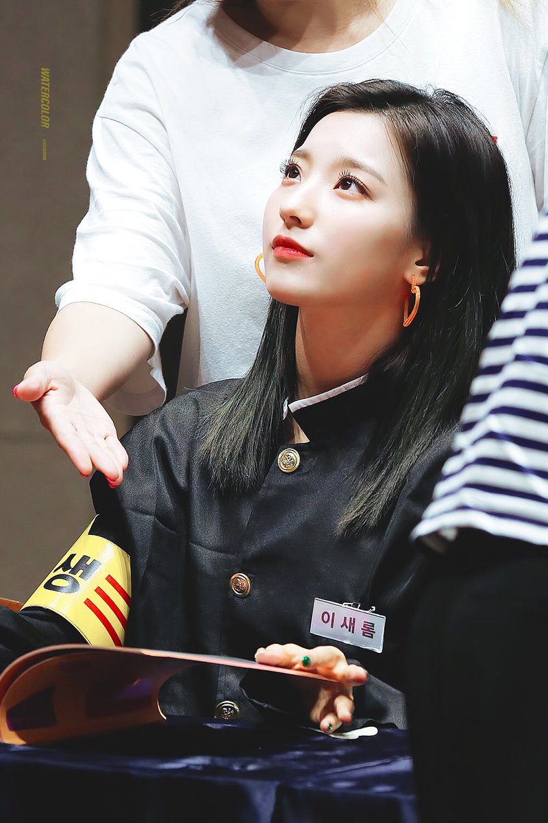 Watercolor_0107's tweet photo. 190622 목동
아니 이렇게 다정하게 바줏시면 어떠케요!
내심장 우잒끈😭

#fromis_9 #프로미스나인 #이새롬  #leesaerom https://t.co/jfFXDzuMjE