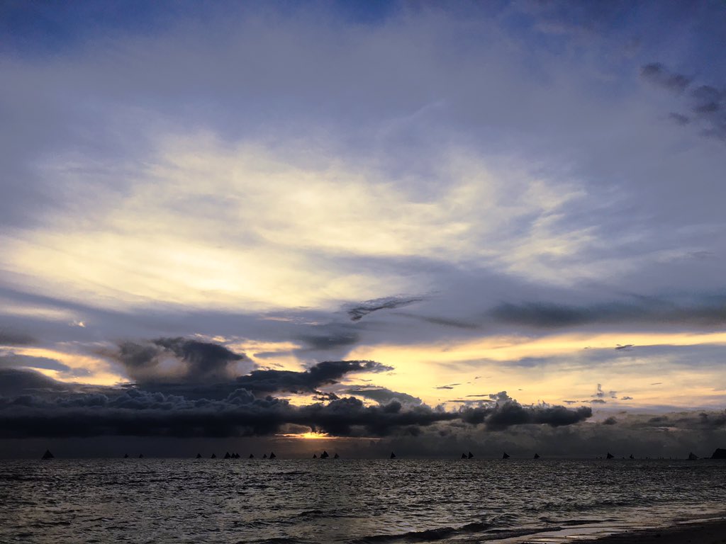 _ayumifurukawa's tweet photo. 3 different beaches and all were breathtaking ☹️💜🥰 https://t.co/V1V76iRoi6