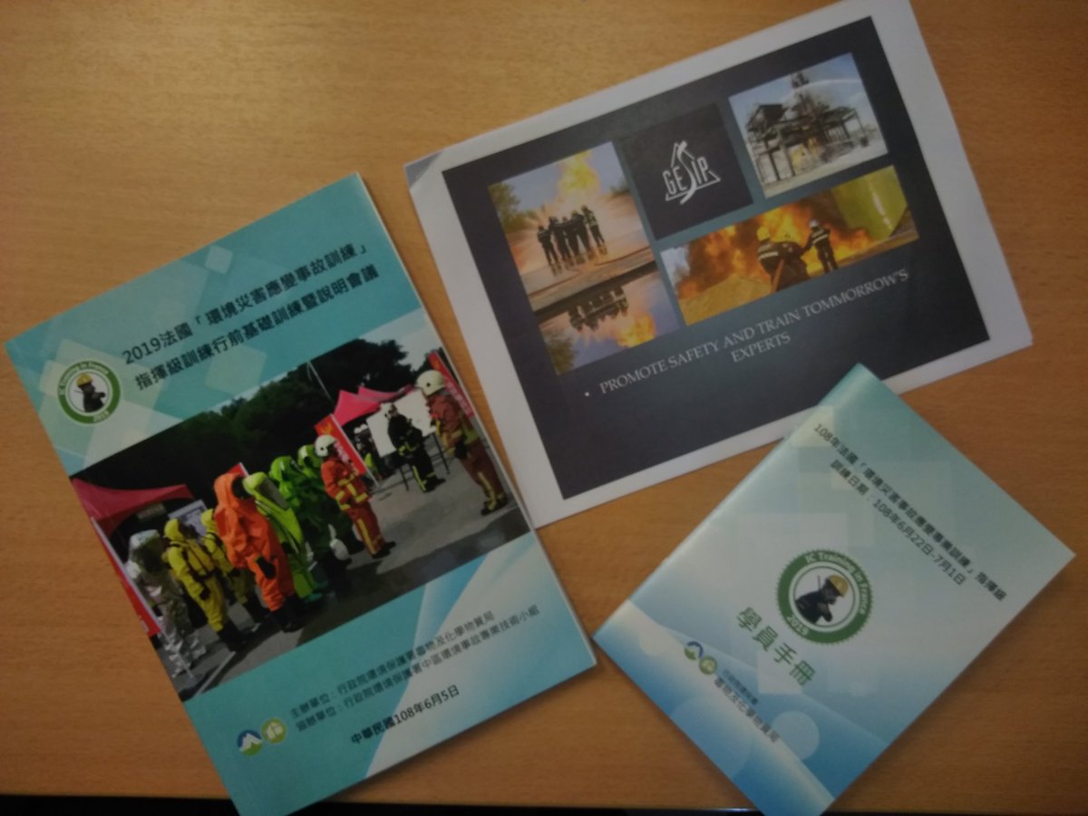 vrcrisis's tweet photo. l'EPA Taïwan  (Risques Technologiques) au GESIP en France, pour se former à la gestion de sinistres sur le simulateur virtuel de CRISIS. Taïwan très intéressée par la doctrine, la technicité et la méthodologie Française #FrenchTech #firefighters #vr #formation #3D https://t.co/2E5yrMLRyU