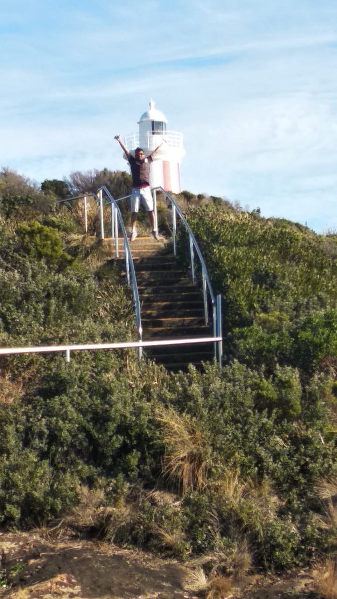 takkaliCby00's tweet image. எகிறி குதித்தேன் வானம் இடித்தது
பாதங்கள் இரண்டும் பறவையானது. #awesomescenery #aus #tasmania #lighthouse #AleAle