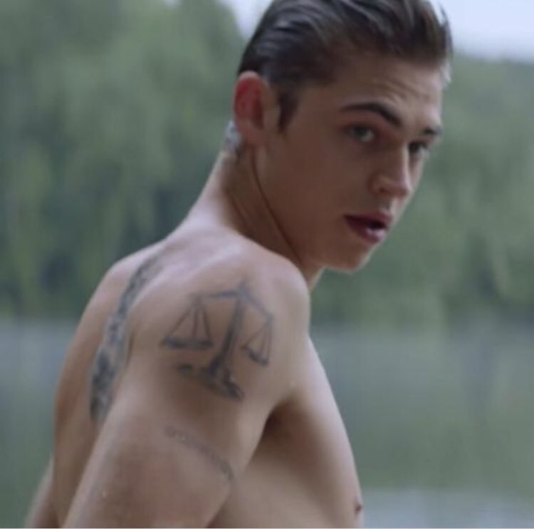 dailyhardin's tweet photo. My #ChoiceDramaMovieActor for the #TeenChoice is #HeroFiennesTiffin from @aftermovie @TeenChoiceFOX https://t.co/YHQACVLmuM