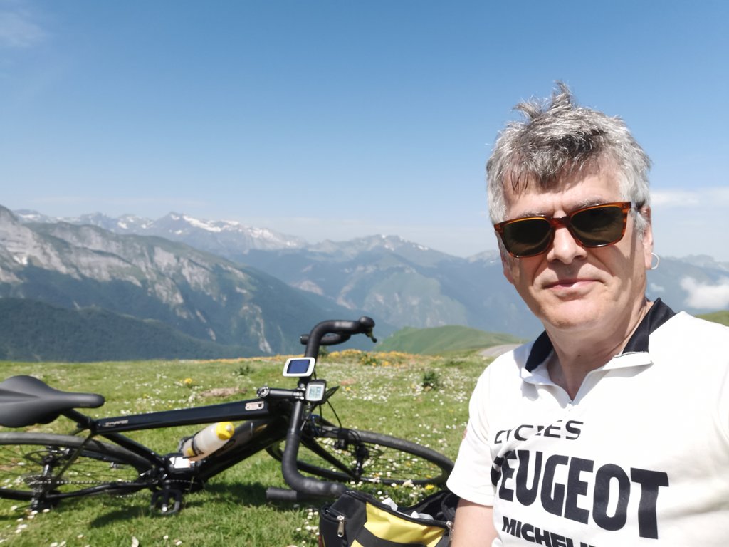 Faktisk folkeafstemning Diskurs Tim Moore on Twitter: "19 years on from French Revolutions, I am back atop  the col d'Aubisque on behalf of @TelegraphTravel. Weather's a lot better  this time around, and my bike is