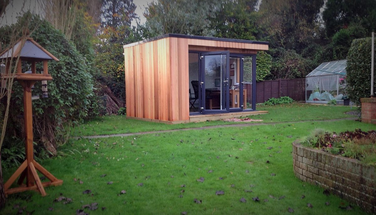 FutureRooms's tweet photo. Good morning #elevenseshour hope everyone is staying dry. 

This garden room is a diplomat model, a stylish room IMO. https://t.co/iq5MWOhmS8 https://t.co/YTyJdoplDP