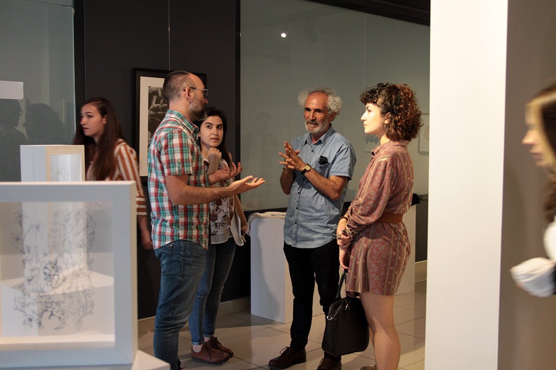 Hacettepe Üniversitesi Güzel Sanatlar Fakültesi, Resim Bölümü  Ozan Bilginer ve Engin Esen küratörlüğünde öğrenciler ile birlikte açmış oldukları "TUHAF” 14 Haziran-5 Temmuz tarihine kadar Tosca’da
#exhibition #printmaking  #serigrafia  #gallery #printmakingstudio #toscaartdesign