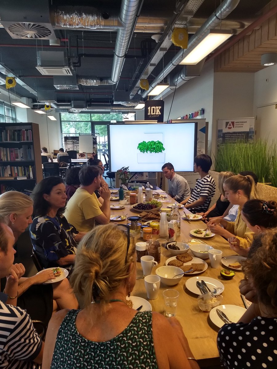 HvAEntrepreneur's tweet photo. Full house #entrepreneurshiplunch. Presentation by team #growthkit in #amsterdamventurestudio #innovation #entrepreneurship @ramartina @DSSAmsterdam https://t.co/QS4tM9crWh