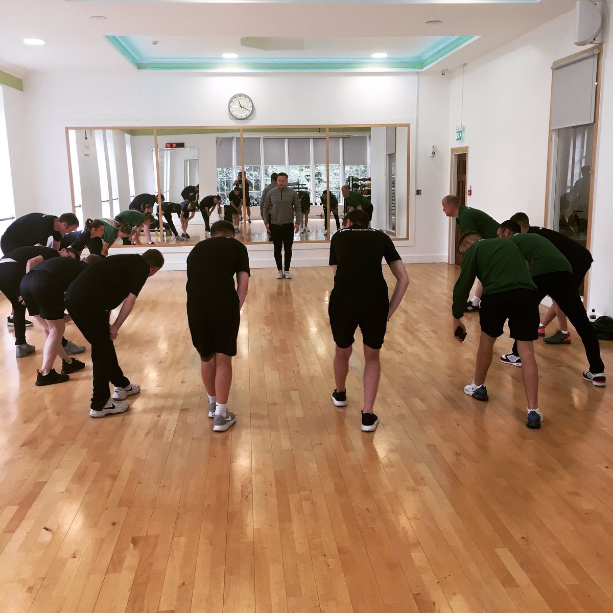 FutsalLucan's tweet photo. Gym instruction in full flow @theacademyone 💪🏼 @fit4less_citywest https://t.co/vtFNPFFZad