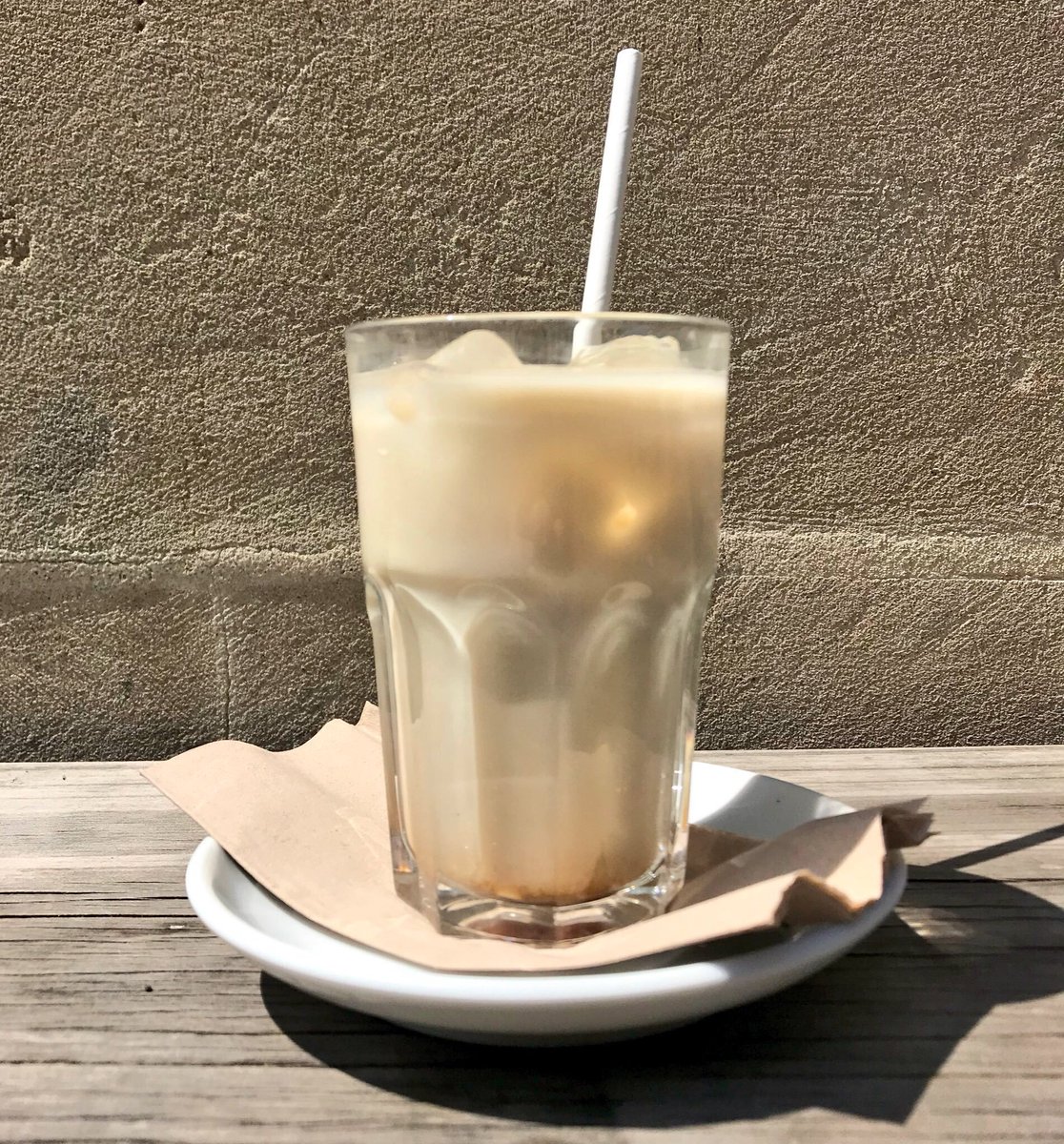 roastedbrighton's tweet photo. The sun has got his hat on! 🌞Soak up the rays and enjoy an Iced Chai. ❤️
.
.
.
.
.
Photo credit: @Hennyandjoes 📸
#MasalaChai #NaturalInfusion #NaturalIngredients #ChaiLatte #IcedChai #Sunshine #NaturallyFreeFromCaffeine #Veganfriendly #Versatile #AwardwinningChai https://t.co/iexQGNeRGO