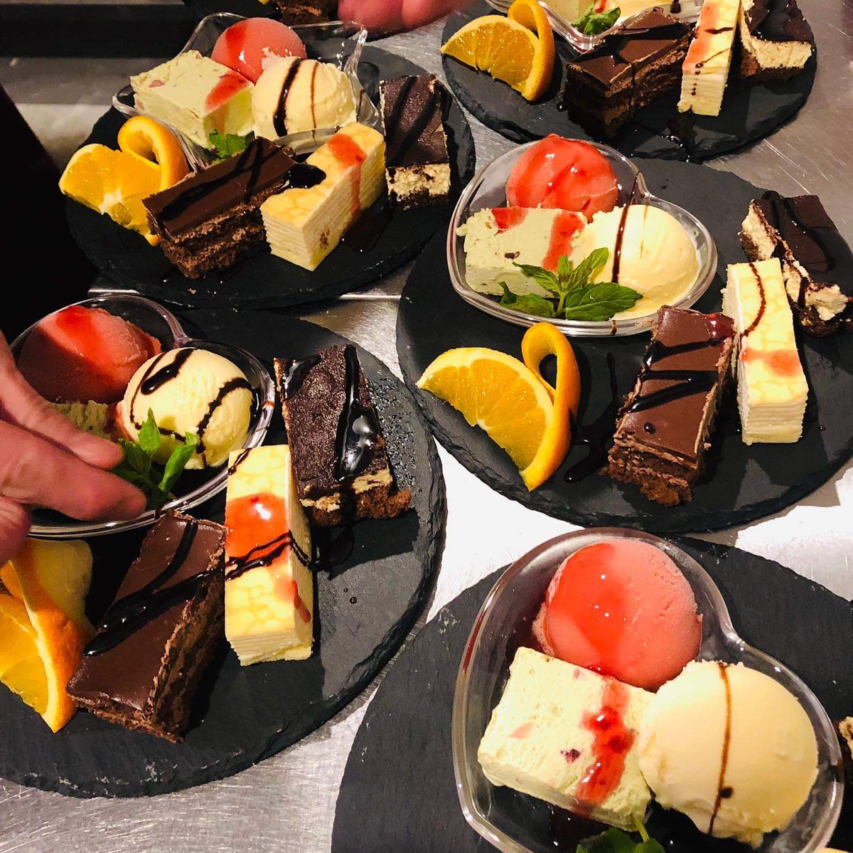 ルチアーノ高崎 Sur Twitter 食後のデザートって大事 ティラミス ショコラケーキ ミルクレープ ブラッドオレンジシャーベット バニラアイス カッサータアイスケーキ ルチアーノ Luciano パスタ 海鮮 記念日 魚介 イタリアン バル 群馬 高崎市 高崎 ルチアーノ高崎 Sur Twitter 食後のデザートって大事 ティラミス ショコラケーキ ミルクレープ ブラッドオレンジシャーベット バニラアイス カッサータアイスケーキ ルチアーノ Luciano パスタ 海鮮 記念日 魚介 イタリアン バル 群馬 高崎市 高崎