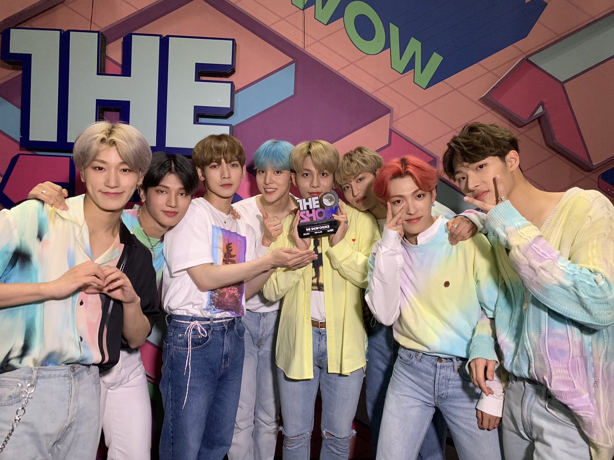 theshow_offcl's tweet image. 6월 25일 더쇼초이스 주인공은? #ATEEZ 의 #WAVE 입니다! 더쇼 초이스의 수상을 축하합니다! #더쇼 #THESHOW @ATEEZofficial