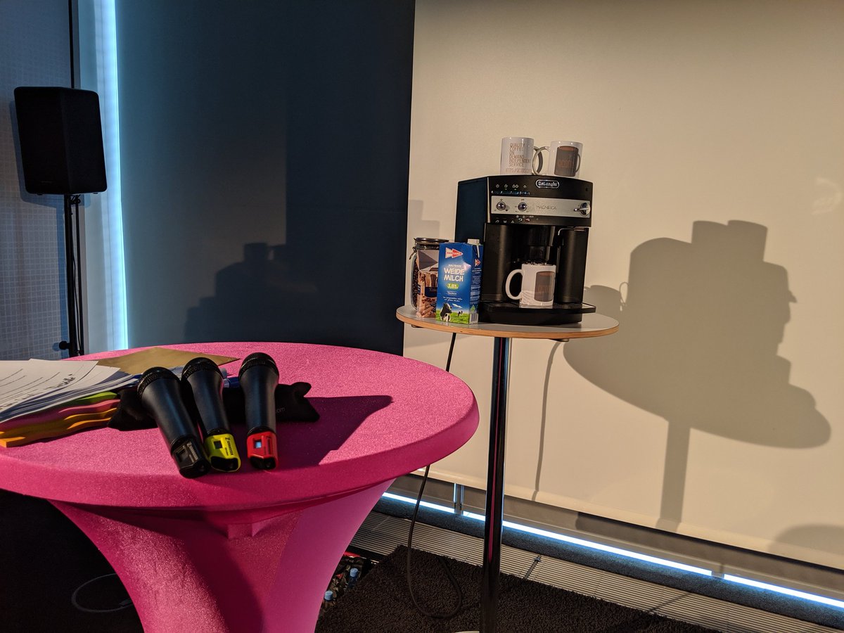 _f11h's tweet image. Noch kurz was essen und dann geht es los mit der wahrscheinlich leckersten Session, nämlich der #QCODIS Session auf dem #iotbarcamp !

#telekomwall