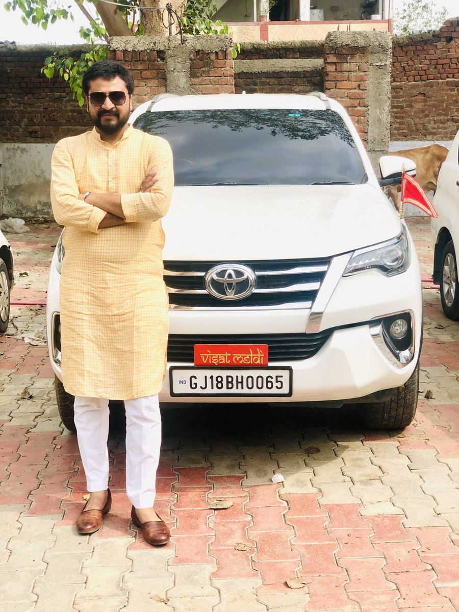 thedineshdesai's tweet image. કોઈ જીંદગી ભર યાદ કરે એવુ કાર્ય ન કરી શકો તો કઈ નઇ
પણ કૌઈ દિલથી એક વાર યાદ કરે એવુ કાર્ય કરવાની કોશિશ કરો..

#VisatMeldi #Adisnanuparu #DineshDesai #BJYM #Gujarat #Maldhari