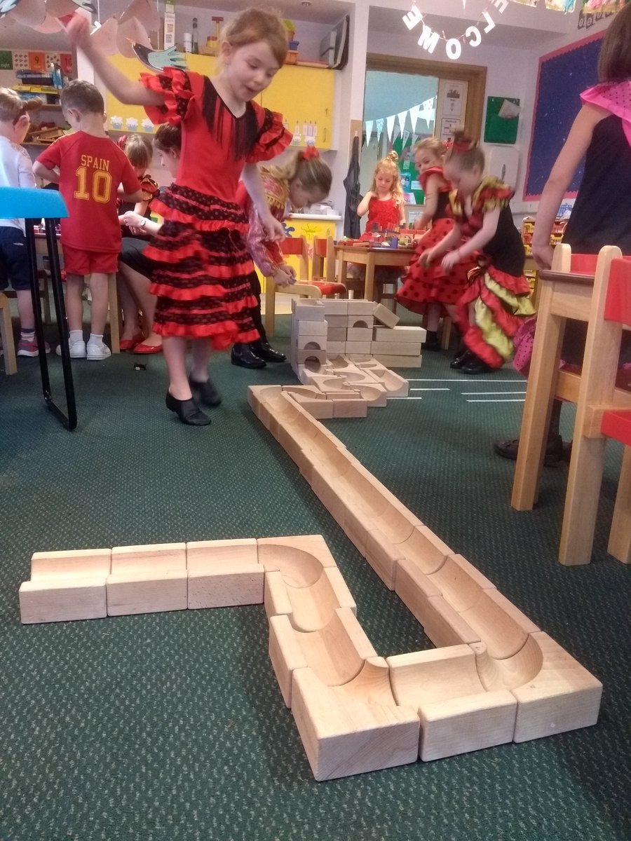 FPSStewartHouse's tweet photo. Last stop this morning on our Spanish adventures was building the aquaduct in Segovia! #adayinspain #felstedinspires #EarlyYears https://t.co/LZNzXIn9Ln