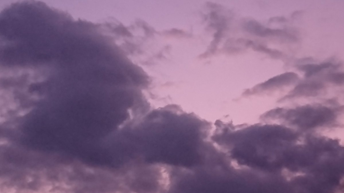 UESA19800214's tweet photo. 夕陽空がピンクになっていて、綺麗だったな(*´ `*)

今日まで外泊が延長で、明日からまた病院生活。

先週の木曜日から昨日の月曜日まで、最幸な時間を過ごせたことに対して感謝～🍀

負けないぞ！

今日も１日お疲れ様でした。

＃夕陽空 https://t.co/udVj6FvGMC