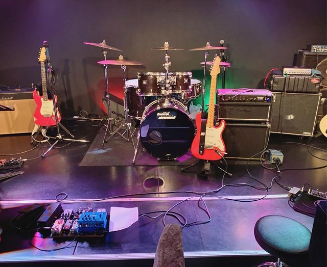imahoriGuitar's tweet photo. 江別ターンアラウンド❗️
もうすぐ始まります🎸🎸 #sgstrings #dpergo #tworock #tworockamps #stringdrivercabinet #stratocaster #今堀良昭トリオ https://t.co/EBOmYLwyak https://t.co/O6eWi9VkGQ