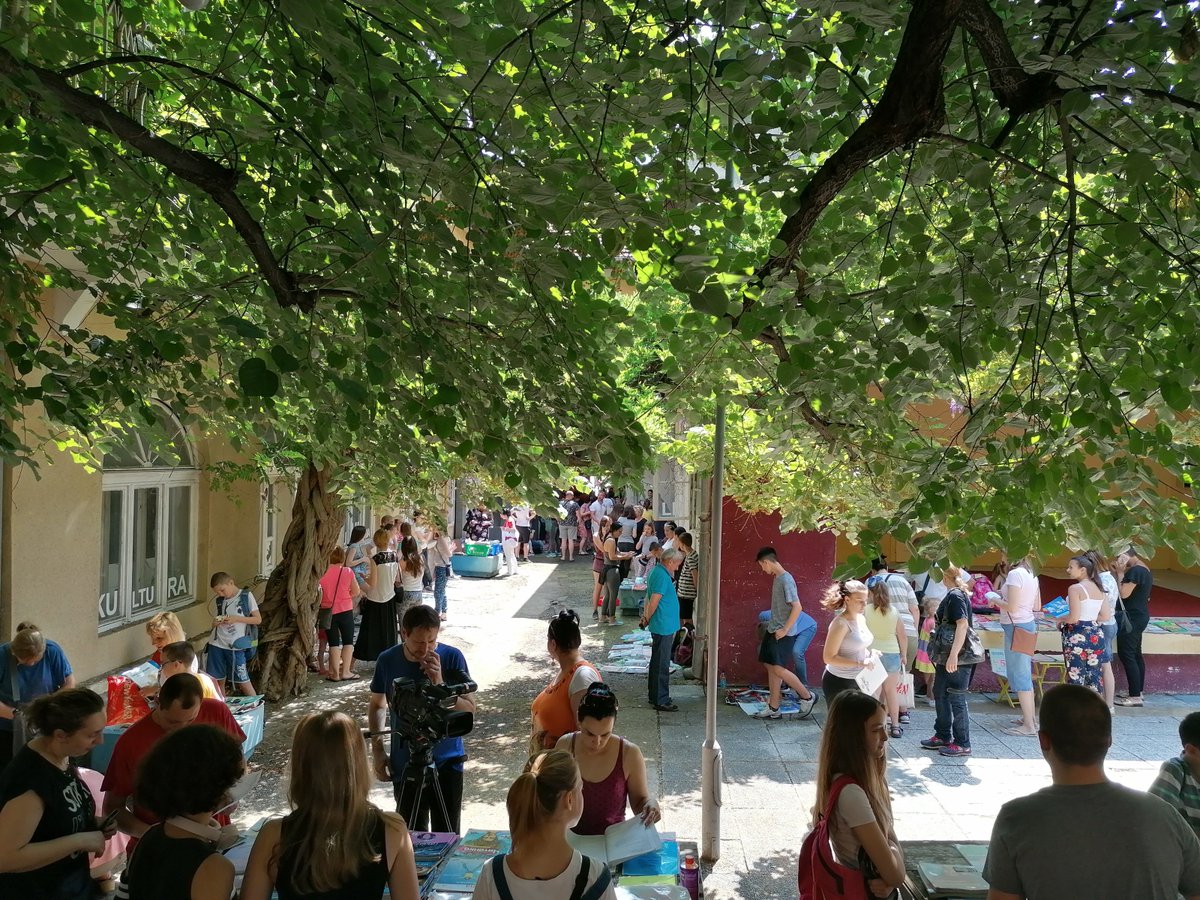 Turizam_Vrsac's tweet photo. 26.06. od 11:00 do 13:00 časova biće održan još jedan sajam polovnih udžbenika u dvorištu Doma Vojske ( Ruski park) u Vršcu
#Vrsac #sajamolovnihudžbenika https://t.co/bv3nlkl4qp