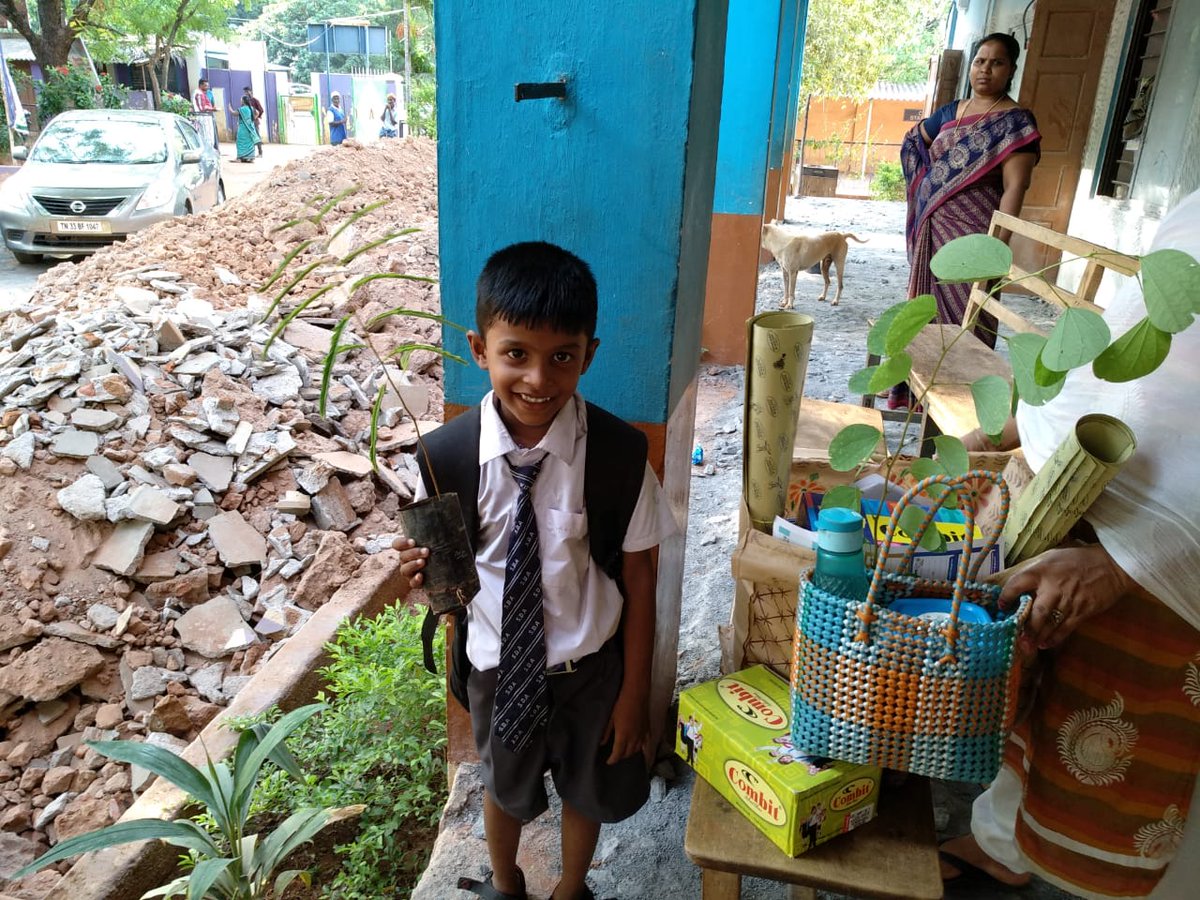 IshaTamil's tweet photo. சிறுவர் முதல் பெரியவர்கள் வரை அனைவரும் முன்வந்து ஈஷா பசுமைக் கரங்களில் மரக்கன்றுகளை பெற்றுச் செல்கின்றனர்.
ஒரு மரக்கன்றை தத்தெடுக்க: https://t.co/PuYCrPrTtF #AdoptASapling #தமிழகம்காக்க_மரம்வளர்ப்போம் https://t.co/7Il8mj8Ev1