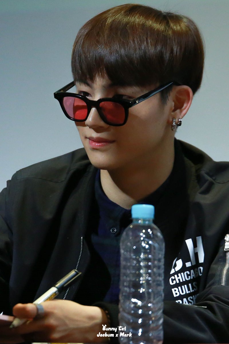 BunnyCat_Bmark's tweet photo. 160416 Suwon Fansign 🕶️

#GOT7 #갓세븐 #JB #제이비 #JAEBUM #MARK #마크 #Bmark #Markbum https://t.co/gXyAuCW7XV