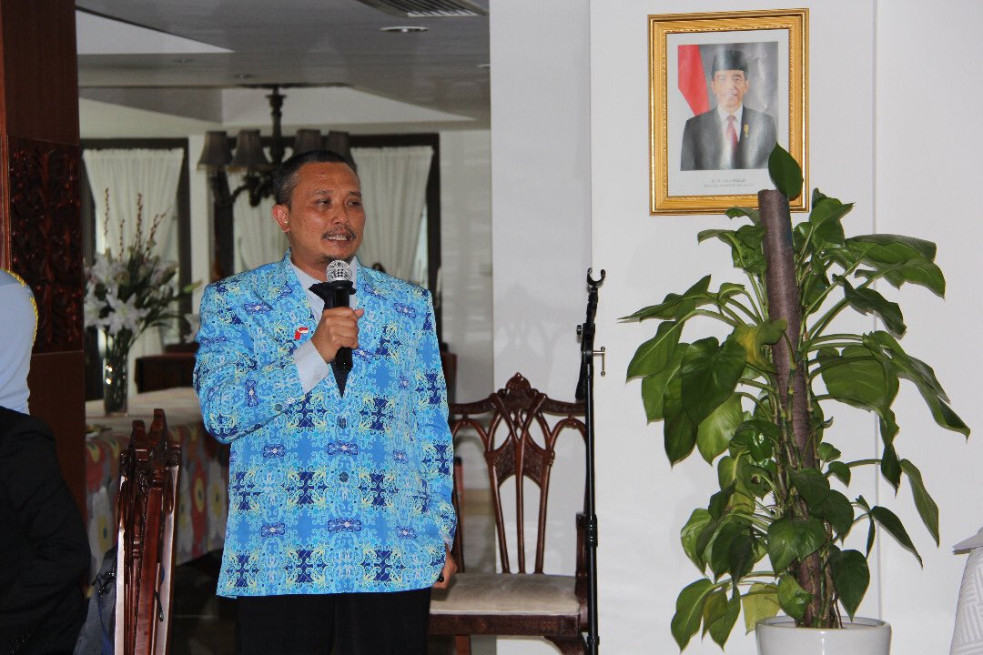 KBRI_Beijing's tweet image. 3. Pd kesempatan ini, #DubesRI memberikan paparan mengenai perkembangan dan prospek kerja sama bilateral RI-RRT dan isu aktual lainnya. Selain itu, Atdik KBRI Beijing juga memberikan penjelasan mengenai potensi  kerja sama bilateral bidang #pendidikan  @Kemdikbud_RI #IniDiplomasi