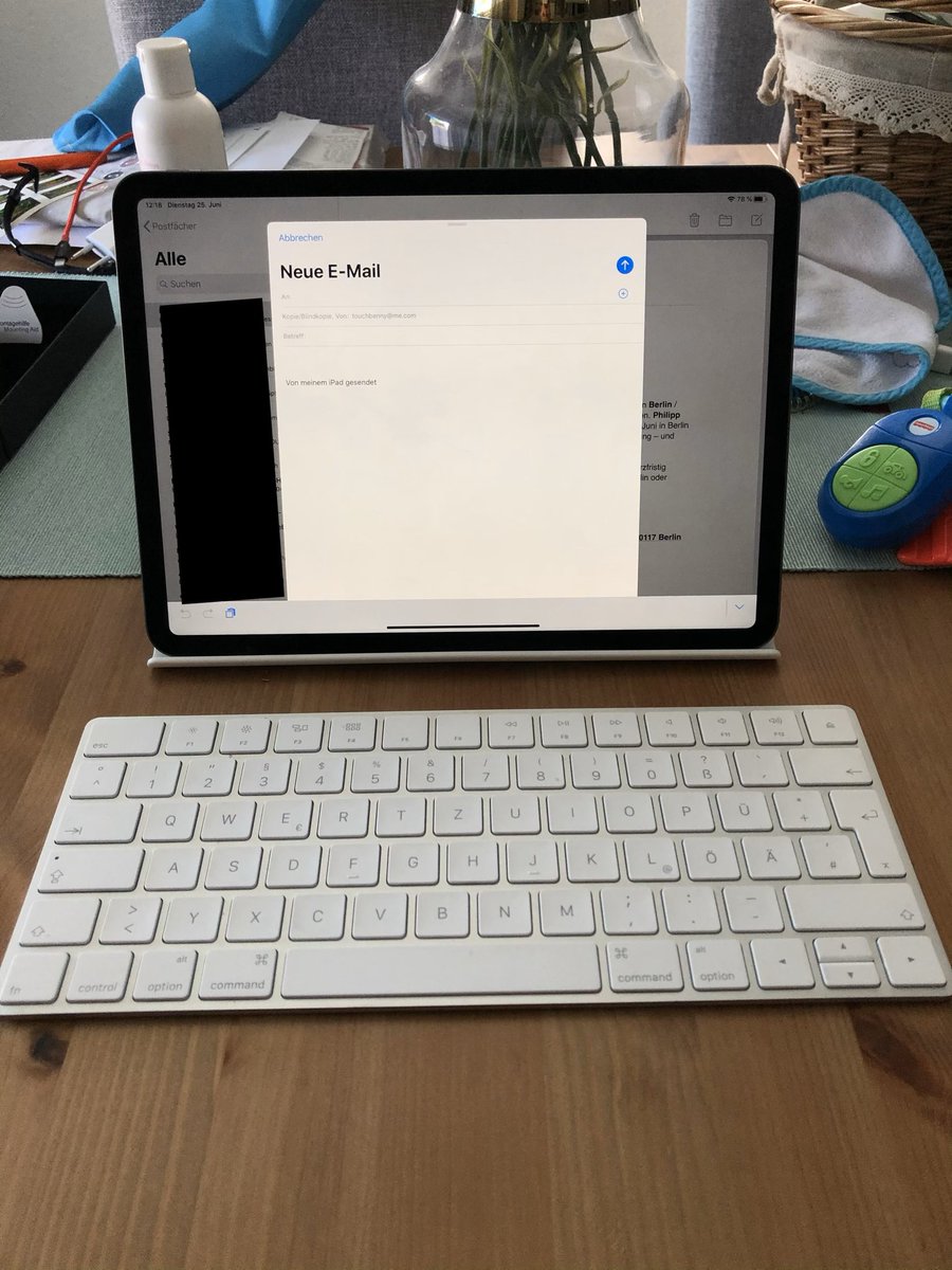 TouchBenny's tweet photo. Mein MacBook ist jetzt knapp 1 Woche verkauft. 
So arbeite ich derzeit. 
Klappt mit #iOS13 perfekt! 
Das letzte Video wurde auch auf dem iPad geschnitten und hochgeladen! https://t.co/QSNgcFU66s