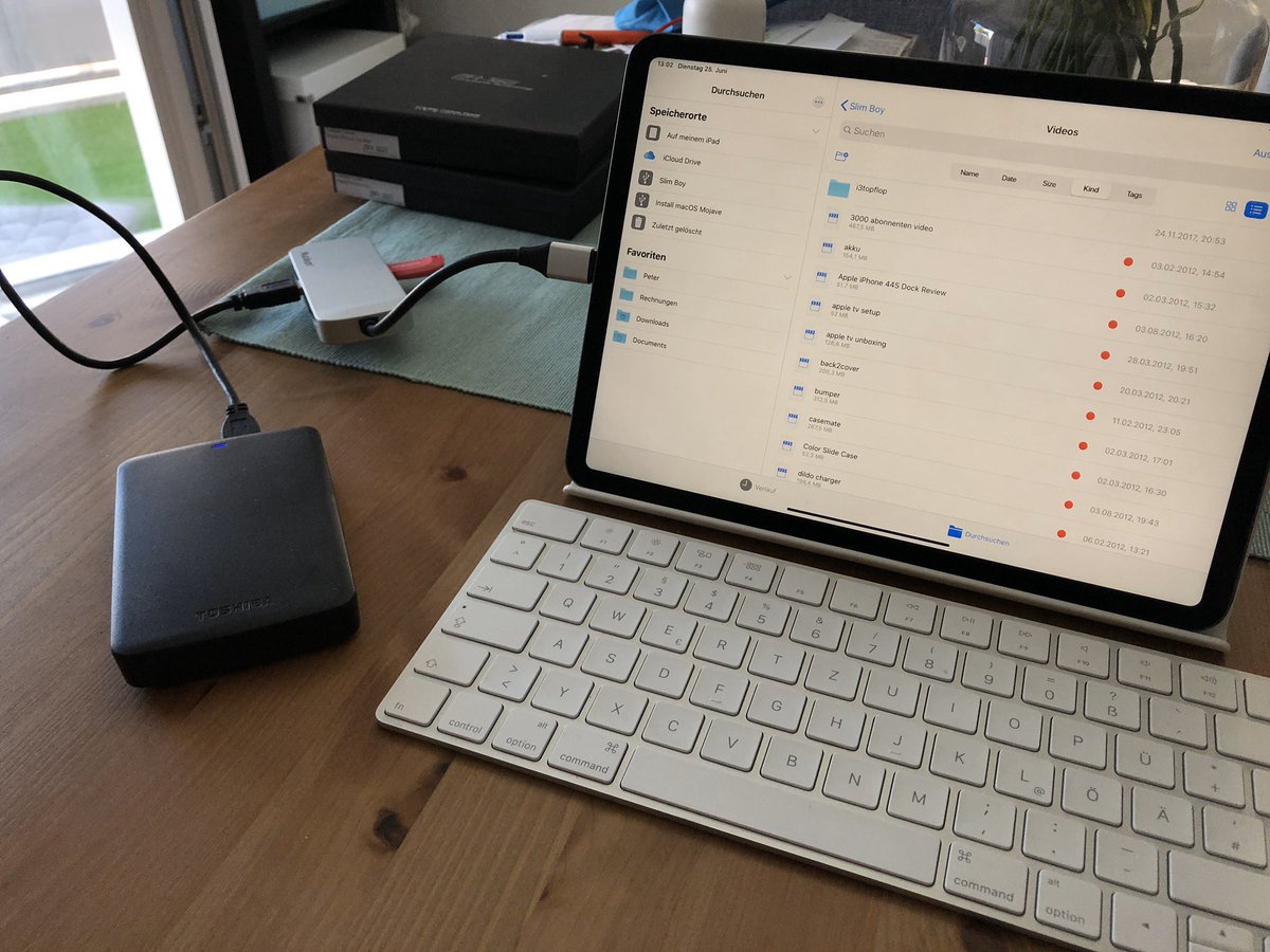 TouchBenny's tweet photo. Mein MacBook ist jetzt knapp 1 Woche verkauft. 
So arbeite ich derzeit. 
Klappt mit #iOS13 perfekt! 
Das letzte Video wurde auch auf dem iPad geschnitten und hochgeladen! https://t.co/QSNgcFU66s