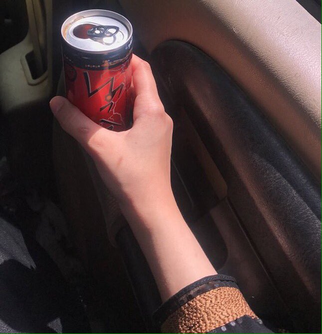 Lolo371371's tweet photo. الحر سبب نوع من الادمان  ههههههههه https://t.co/jn8QEk3Y7D
