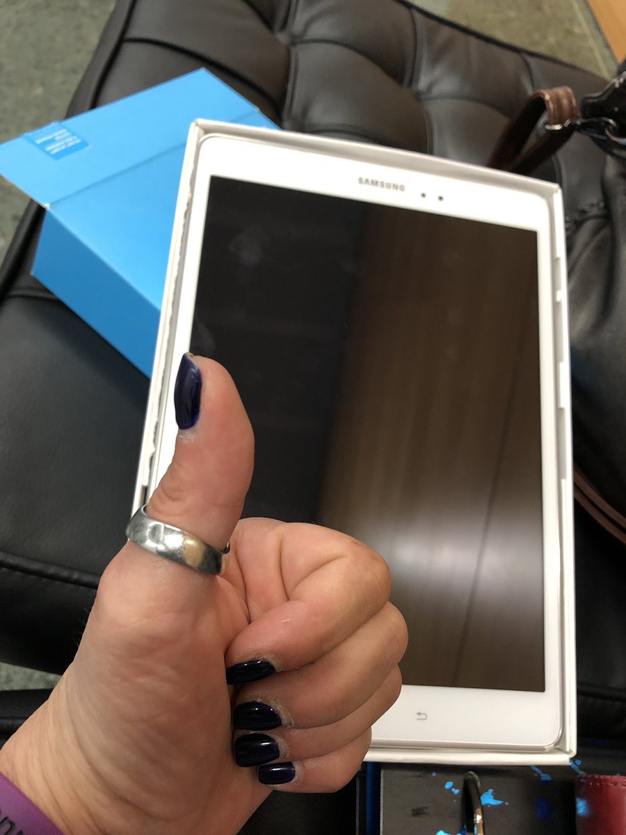 HelenaQueral's tweet photo. Hola @Canal21Ebre ... la carpeta #tabletGATE resolta amb รจxit!! #eficiencia #diligencia de @ajlarapita https://t.co/M2ISlafwkM