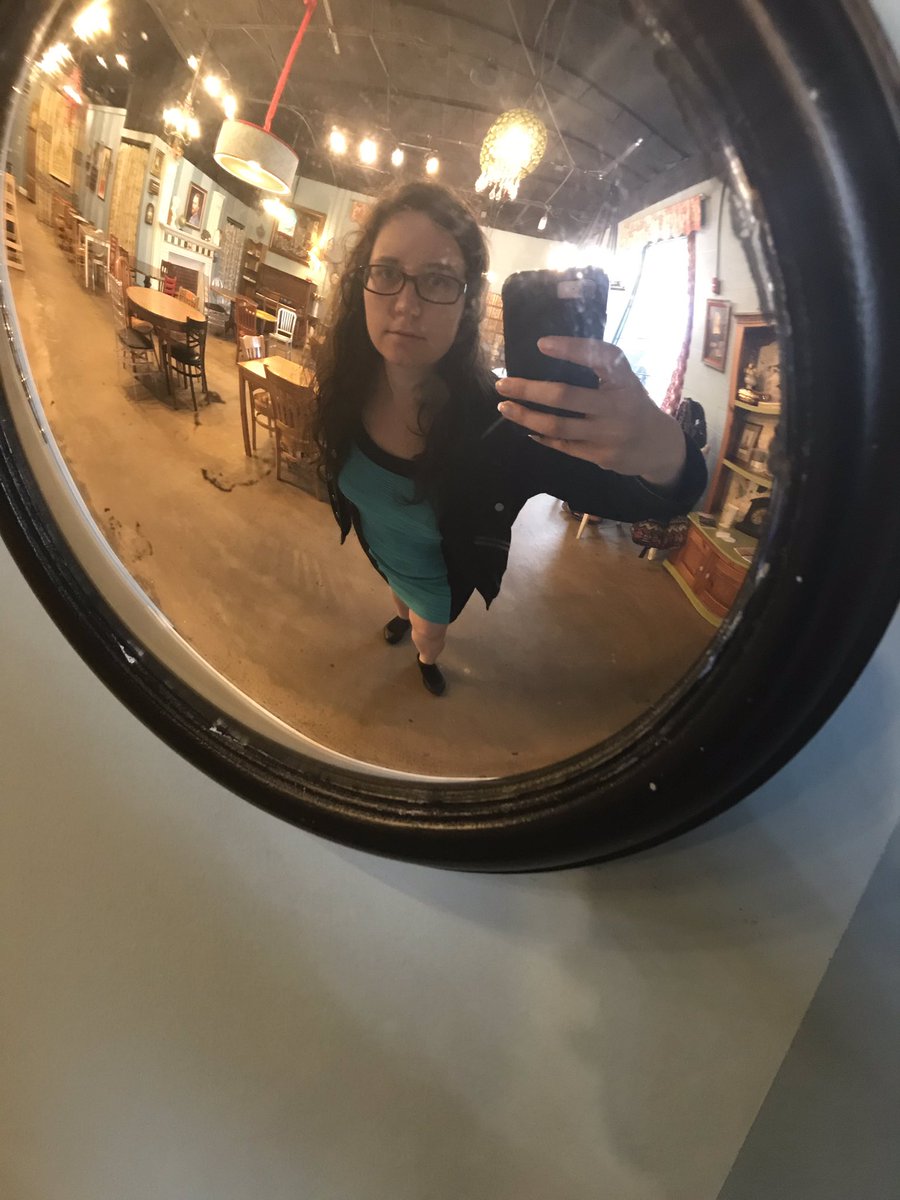 LeeNicole85's tweet photo. #teaHouseFun https://t.co/L6RoLHdigc