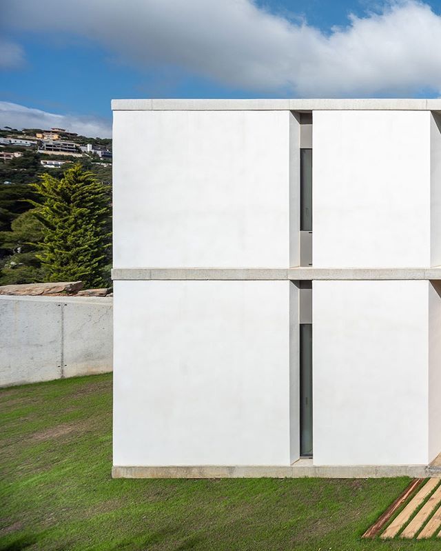 Casa Begur de @05am__arquitectura [3/3]
.
.
.
.
.
.
.
.
.
.
.
.
.
.
#arquitectura #begur #catalunya #mediterraneanhouse #mediterraneanarchitecture #girona #architecture #architecturephotography #whitearchitecture #housebythesea #filippopoliphotography