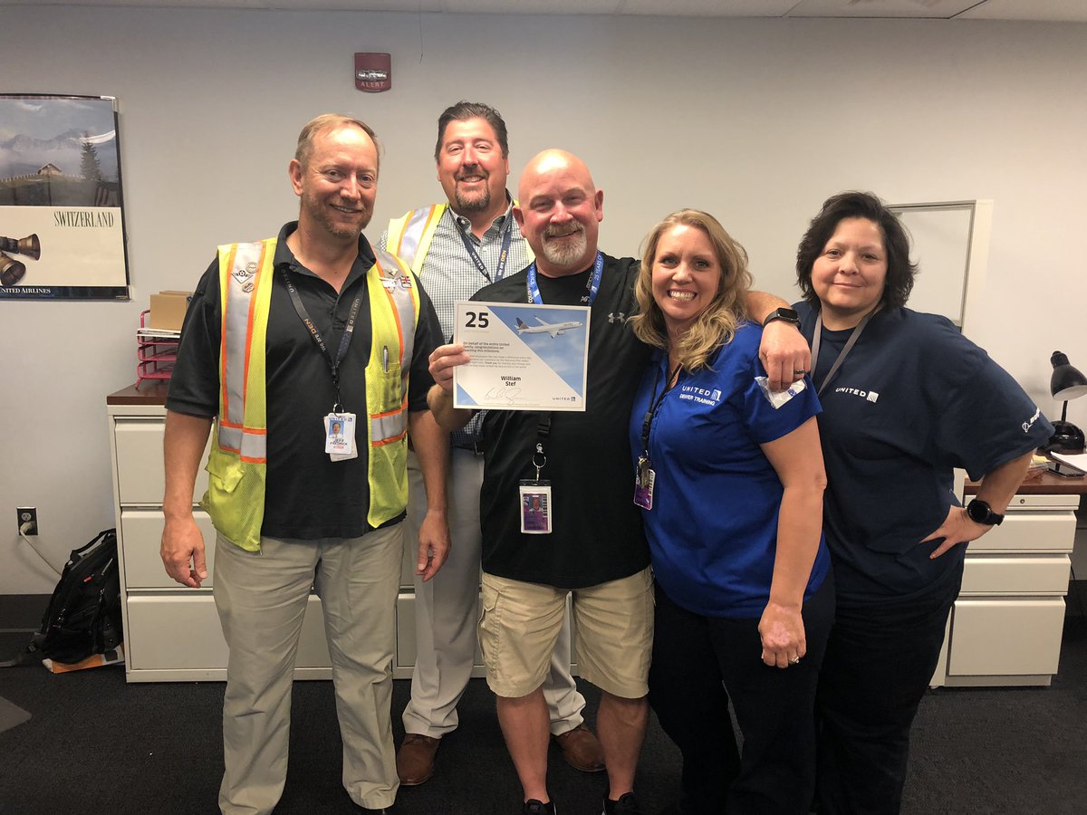 Happy 25th Anniversary to one of our very own!!! Congrats to Bill Stef and thanks for the awesome years of service! We appreciate you!! @weareunited @Steveatunited @bnogues @rad2956 @ItsMims2u @Friendly_Skys @DarrelMorrison5 @jefffredrick3 #RockingTheRockies