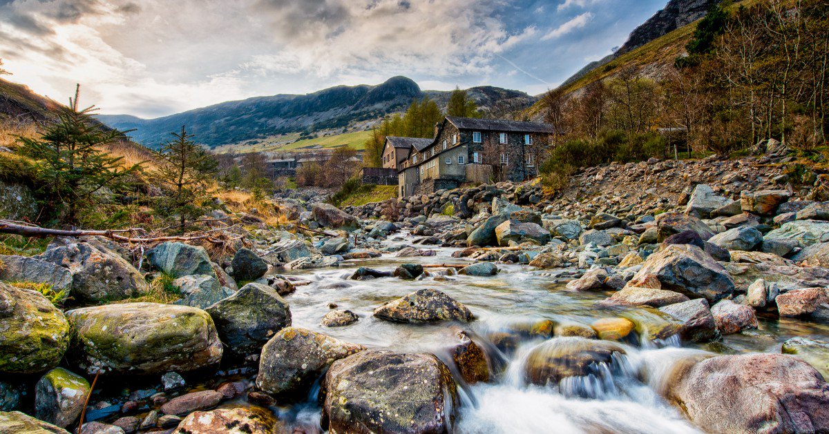 With a stunning view of the Lake District mountains, YHA Helvellyn now has an interior to match ⛰️

New furniture, improved social areas and a refreshed decor are among just some of the changes made. 

Check it out for yourself ➡️  ow.ly/1mKa50uLkRv