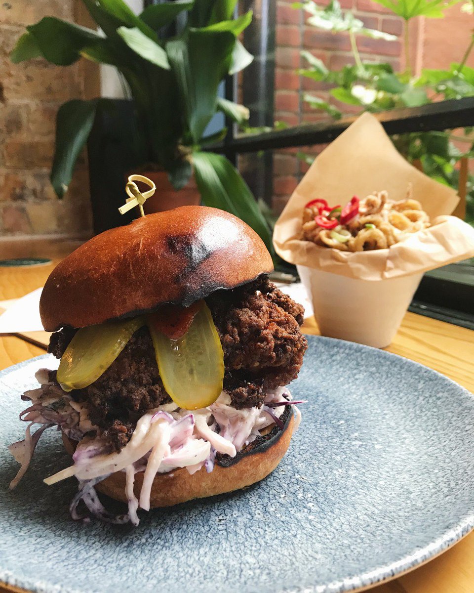 tap_tavern's tweet photo. Buttermilk Fried Chicken Burger + Crispy Salt and Pepper Squid = weird combo but absolutely scrumptious.  🍔 #food #pubfood #foodofinstagram #taptavern #richmondtaptavern #richmondpub https://t.co/JsWBLdIFpj