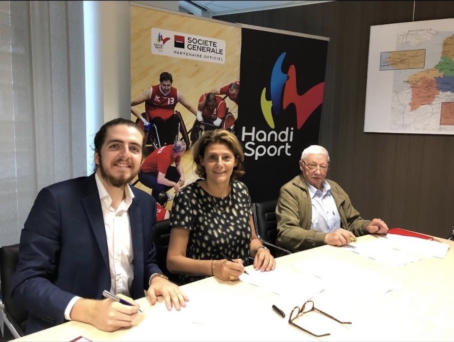 LelargePhilippe's tweet photo. Signature, à la Délégation Régionale de Lille, d’une convention mécénat avec le comité régional HdF de la FFH. Isabelle Martinon (Déléguée Régionale), Simon Megret (chargé sponsoring), Willy Richard (pdt du comité régional handisport HdF). #handisport #Solidaires #Cestvouslavenir https://t.co/Khekm9JUvc