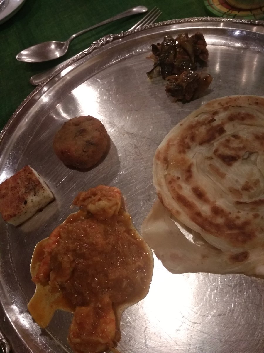 Look at that table setting!! Full silver!!