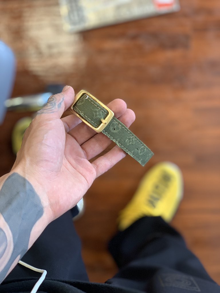 MaxFalada's tweet photo. s/o the big homie @FlyPayper for throwing DOWN 💥 on my pups collar will post pics later once i get home just too stoked to get this 👐🏼🙌🏼🙌🏼🙌🏼💦💦💥💥❤️❤️ https://t.co/FgBE0DZQV3