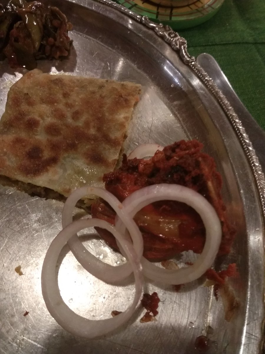 Look at that table setting!! Full silver!!