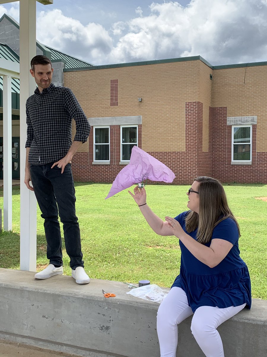 faithengle24's tweet photo. 3rd grade AMSTI Science Training..Teacher engineers making a physical model to answer the question “How do seeds disperse from the parent plant?” @amstiuna @amstiweb @AlabamaDeptofEd #STEM #AMSTIworks https://t.co/WJt5HJYFAf