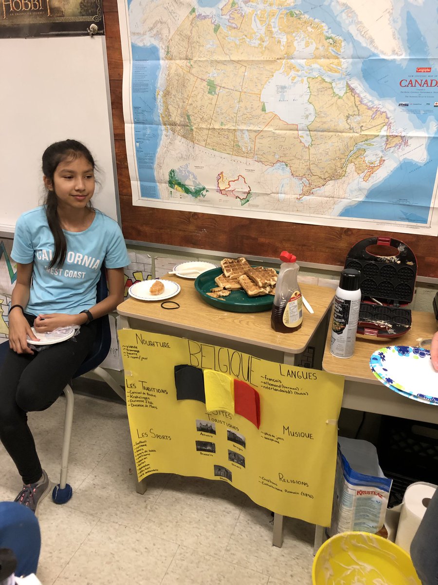 chantal_mme's tweet photo. @SMCDSB_NOD francophonie en Europe la musique,les traditions et surtout la nourriture! Une fondue au chocolat de la Suisse, des beignets de la Corse, des gaufres de la Belgique et du fromage,baguette,pâté au foi et du pain au chocolat. C’est délicieux! Bon appétit.  #smcdsb_FSL https://t.co/WJpoowzMJU