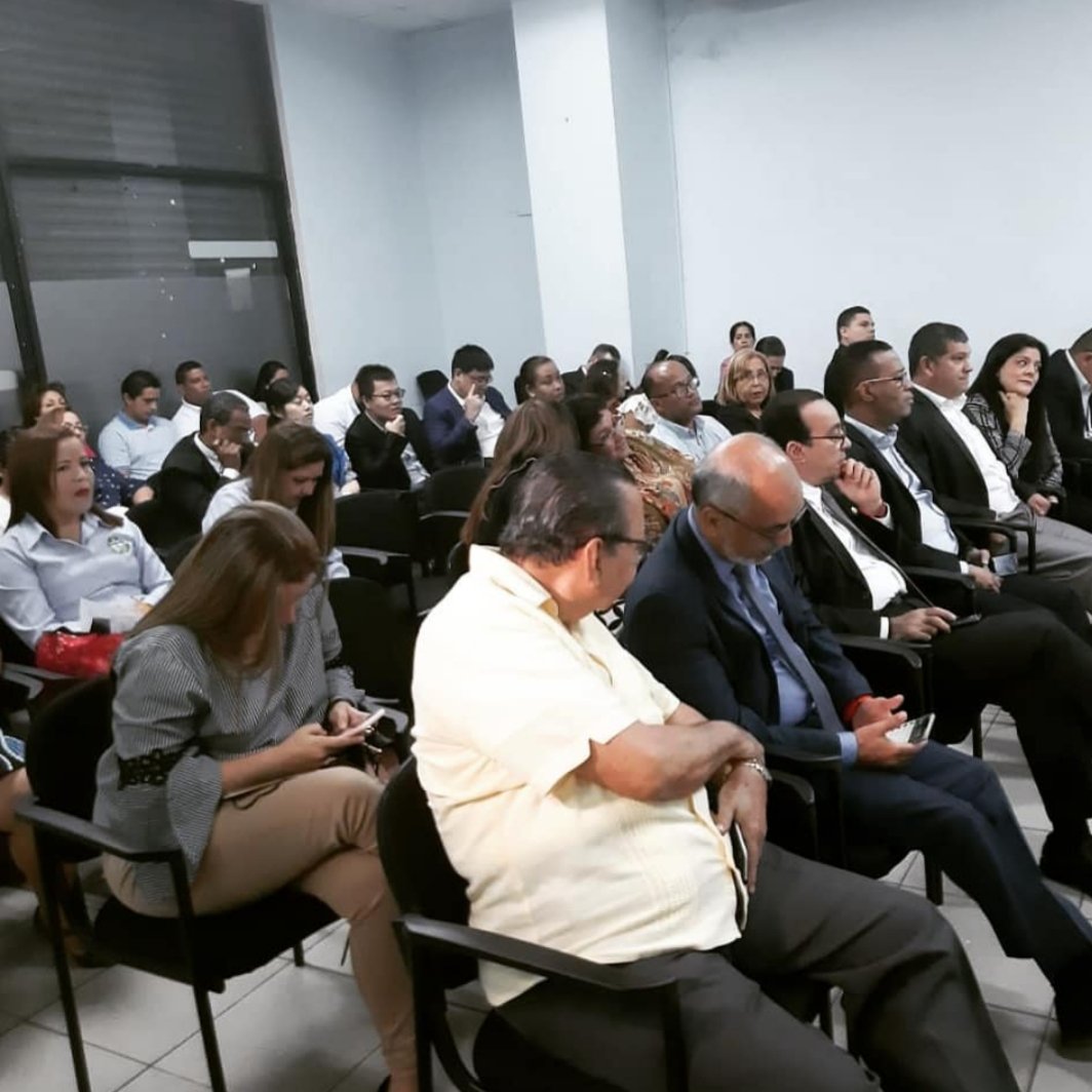 crusamup1's tweet photo. En un acto protocolar se abrieron los sobres con las 3 empresas que están concursando para la construcción del nuevo centro regional universitario de San Miguelito. En el evento estuvo presente EL rector Doctor Eduardo Flores , y el director del crusam Doctor Luis Acosta . https://t.co/FRHNEuLiQt