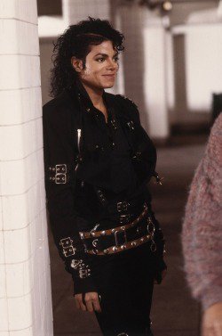 ChasingKia's tweet photo. 2. BAD β the third of the creative collaboration between Michael Jackson and Quincy Jones, Bad is literally neck and neck with Dangerous as far as being a cohesive album with a timeless and iconic sound. Released in 1987, Bad saw a change in Michael's image and branding. https://t.co/zkCiDbX1F9
