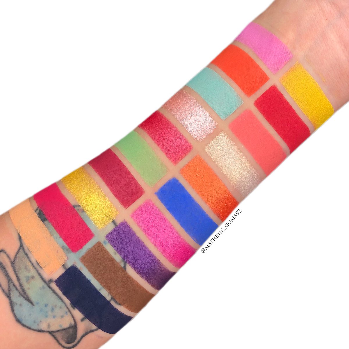 Hi swatches, how are ya? 😍
Who thinks Jeffree Star needs some sweet new swatches in his life? 🙋‍♀️
IG: aesthetic_goals92
<a href="/JeffreeStar/">Jeffree Star</a> #JeffreeeStarPRList