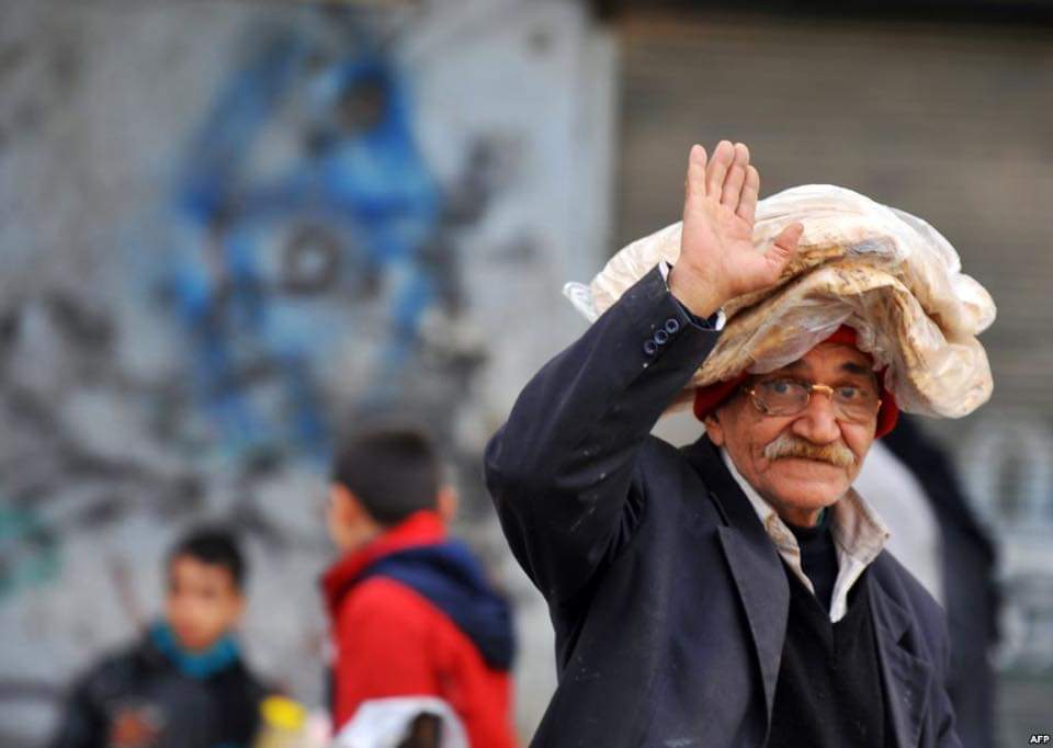 هناك الكثير من الجوع في العالم ولاكن .
ليس للخبز و الطعام 

بل للصدق،، للحب ،، للوفاء ،، للأمان و للتقدير وهل يوجد هذا شيء  في هذا  الزمان