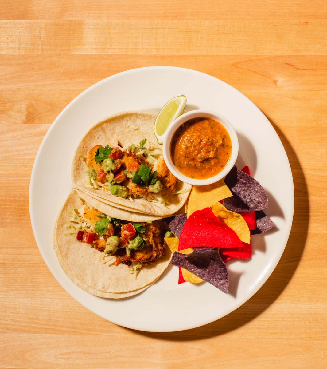 Stanfords_LCtr's tweet photo. It's #TacoTuesday at #Stanfords! We’ve elevated the Tuesday taco tradition with $2 treats like Beer Battered Cod, Grilled Chicken &amp; Blackened Salmon. Pair with a glass of Rodney Strong Chardonnay for just $6. (Available in the bar only from 3PM-close, while supplies last) https://t.co/b4Be4sptqd