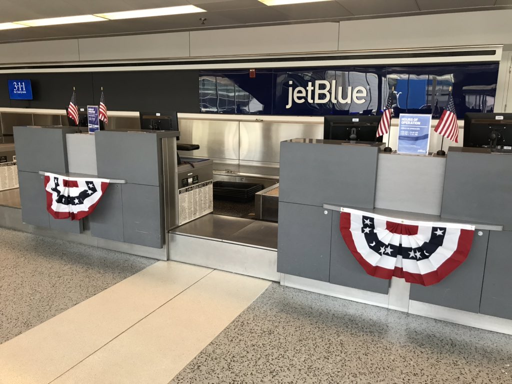 JetBlueDTW's tweet photo. Our Crew here at JetBlue DTW is ready to celebrate the 4th of July! 🎉 🎊 #america #IndependenceDay #hellojetblue https://t.co/3BFM5okcjt