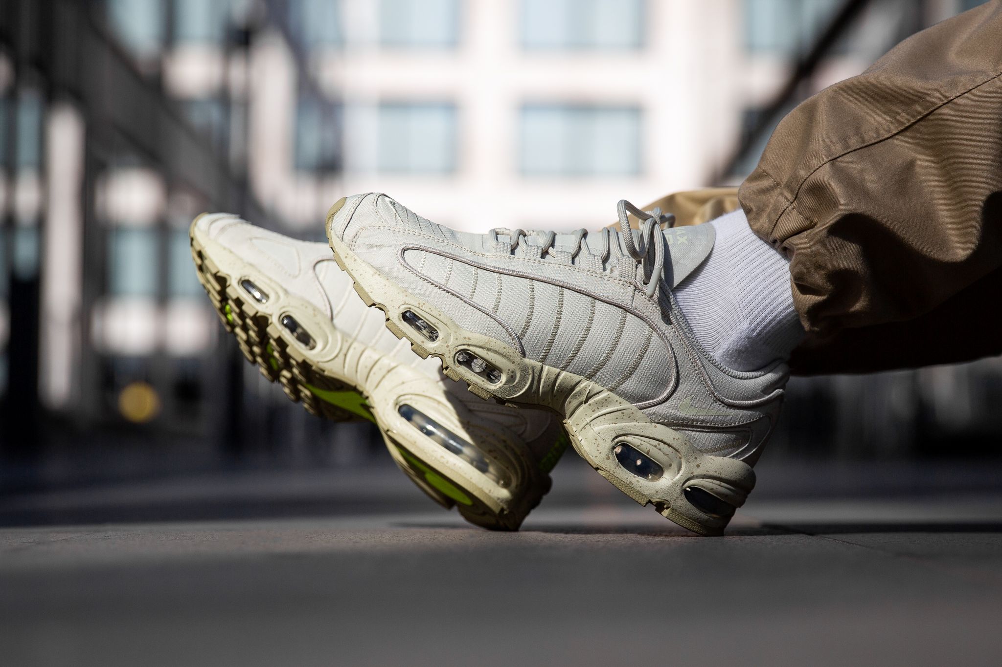 ideología manga Sentimental Titolo on Twitter: "COMING 🔜 Nike Air Max Tailwind IV SP "Sandtrap"  launches Thursday, 27th June online 9AM CET at https://t.co/GHTMjj2KeY  check it out ➡️ https://t.co/cATpp1yWFy US 6.5 (39) - US 13 (