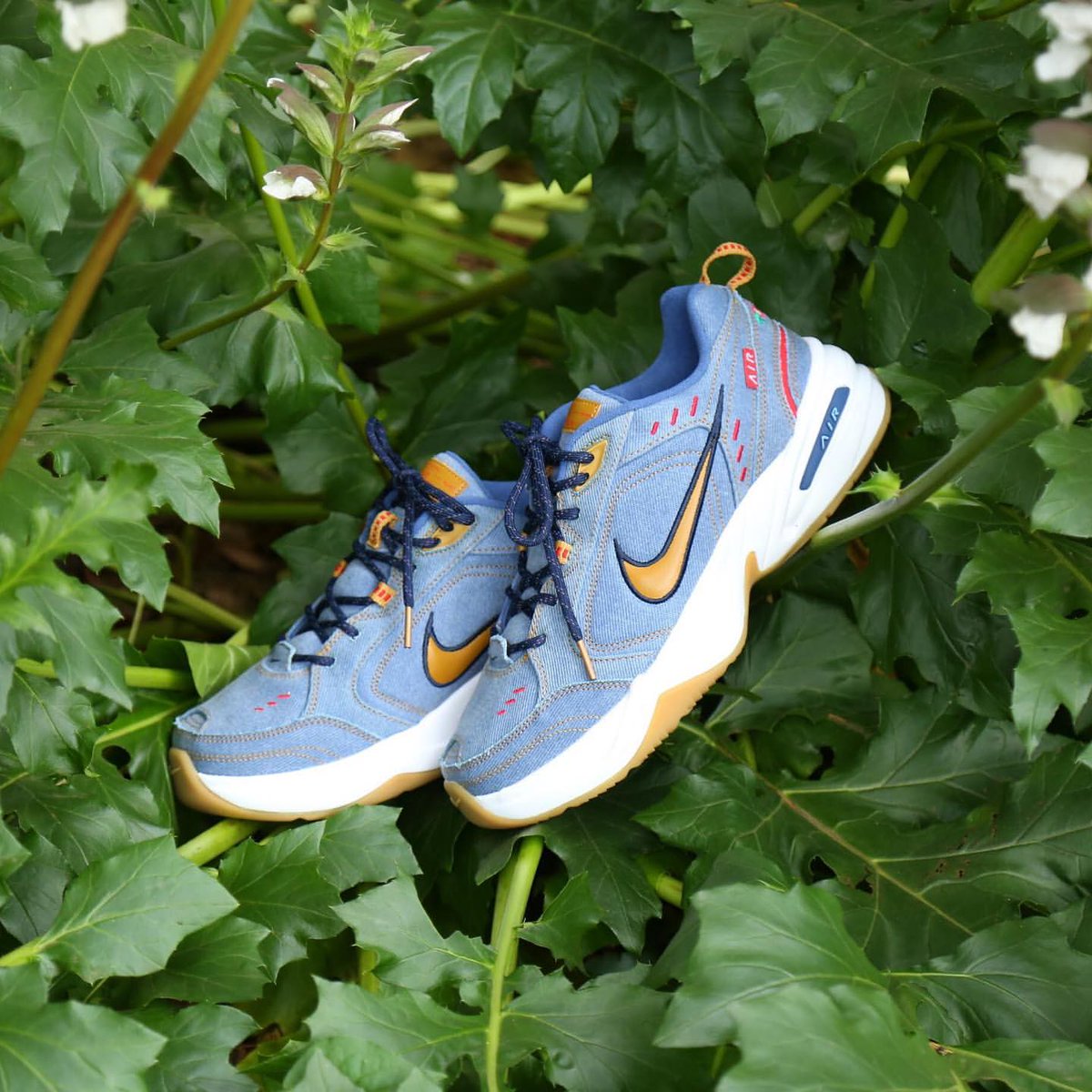 Kicks Deals Canada Sur Twitter Nike Brings Dadly Vibes To The Og Dad Shoe The Nike Air Monarch Iv With This New Fathers Day Colourway That Features Light Denim Uppers Atop