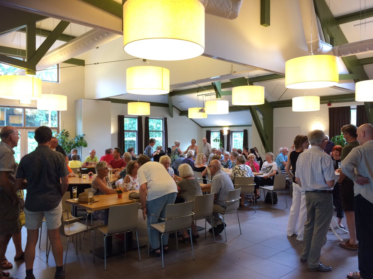 Vanavond zijn wij de locatie voor het diner voor alle hardwerkende vrijwilligers van <a href="/VoedselbankenNL/">VoedselbankenNL</a> locatie Nijmegen. Ondanks (of dankzij) het warme weer is de sfeer top, met genoeg koude biertjes en een lekkere BBQ! 🌞🍔🍻#goededoelendinnerbon