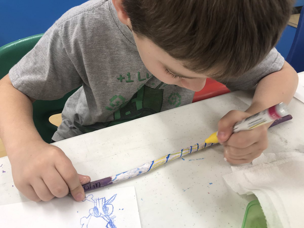 ScientificMayhm's tweet photo. Just an ordinary day in Charma Class at Hogwarts Investigations! #LEDwands #invisibleink #scienceisfun https://t.co/MwvdrrlqPB