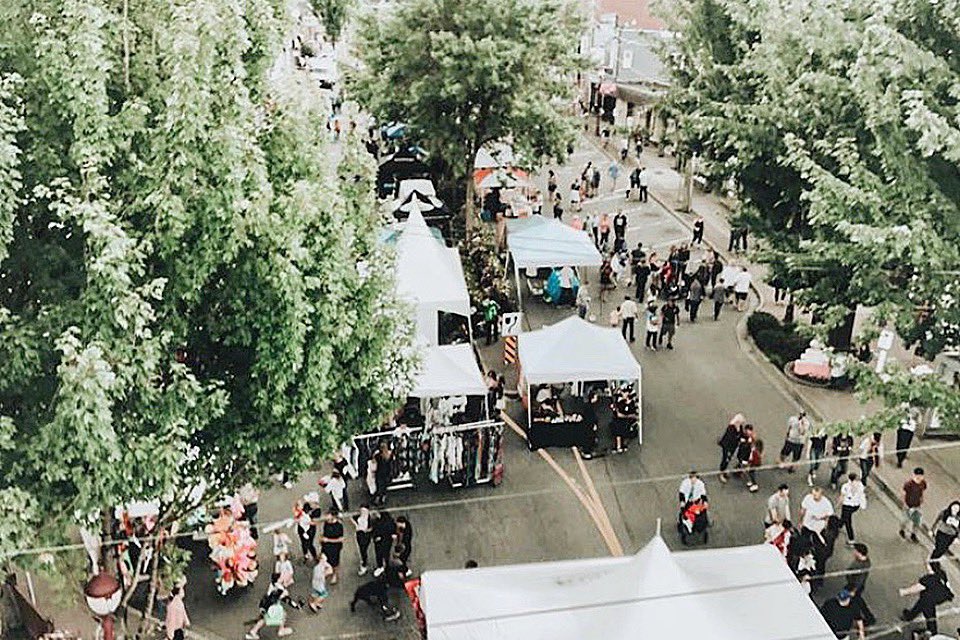 LiveAtTheNews's tweet photo. Who is ready for #BerryFest2019? // We definitely are and July 6th can’t come quick enough. See you then! #AllAboutAbby https://t.co/uXzJGwPNkB