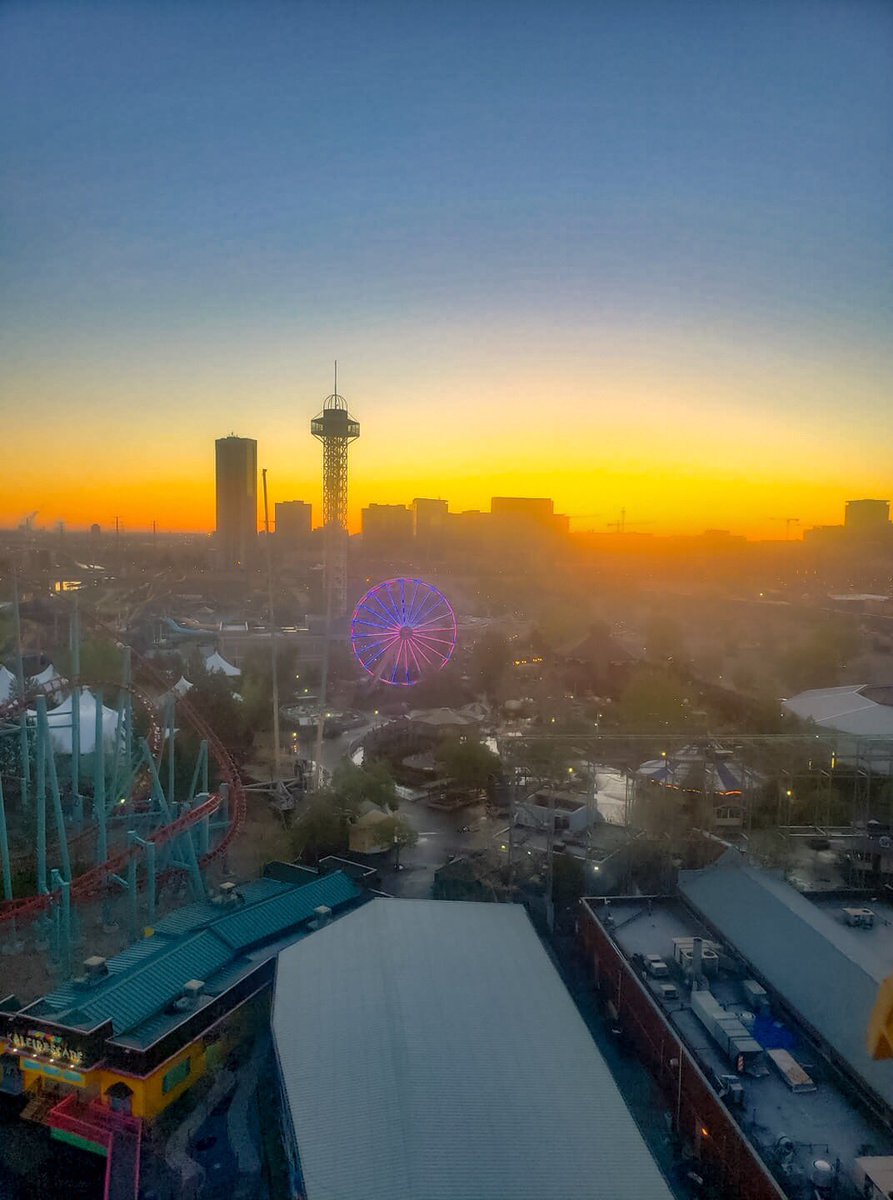 ElitchGardens's tweet photo. This mornings #sunrise brought to you by one of our maintenance team members! ππ #ElitchGardens #ElitchFUN π’ https://t.co/bX5eNXvkDC