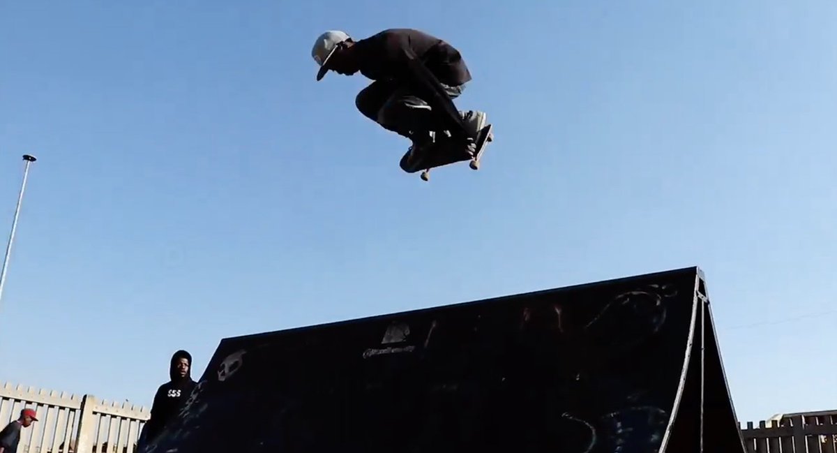 WATCH | <a href="/SkateSocietySSS/">SkateSocietySoweto</a> took full advantage of #GoSkateboardingDay 👌 lwmag.co.za/go-skate-day-s…
#Skateboarding